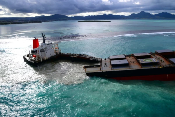 IMO helping to mitigate the impacts of MV Wakashio oil spill in Mauritius 502...
